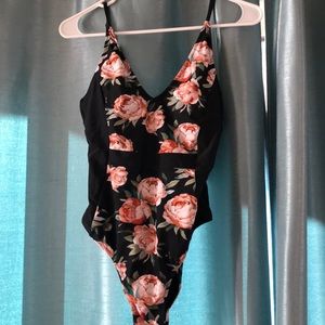 CUPSHE one piece bikini- size s